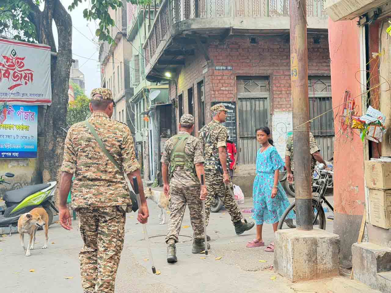 উত্তর কলকাতার অলি-গলিতেও চলছে কেন্দ্রীয় বাহিনীর ‘রুট মার্চ’।