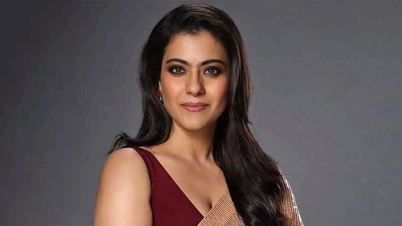 কাজল নিজেকে বোকা মনে করেন?