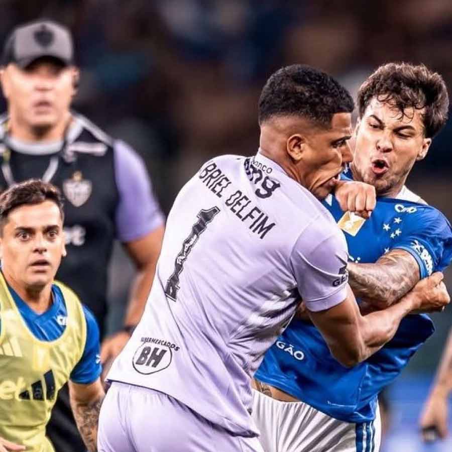football match between cruzeiro and atletico mineiro