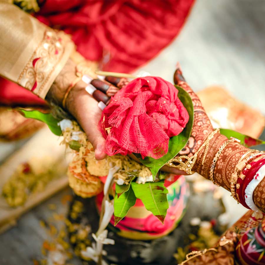 Bengali serial actress and her team misbehaves with bunch of journalist on her wedding day