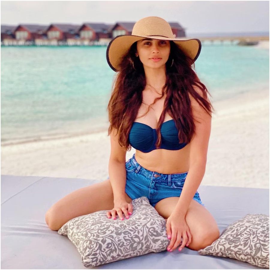 কোন পানীয় পান করেন ডেইজ়ি?