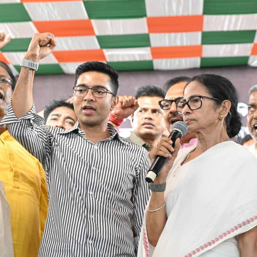 Live Updates of Mamata Banerjee dharna against SIR on Tuesday dgtl