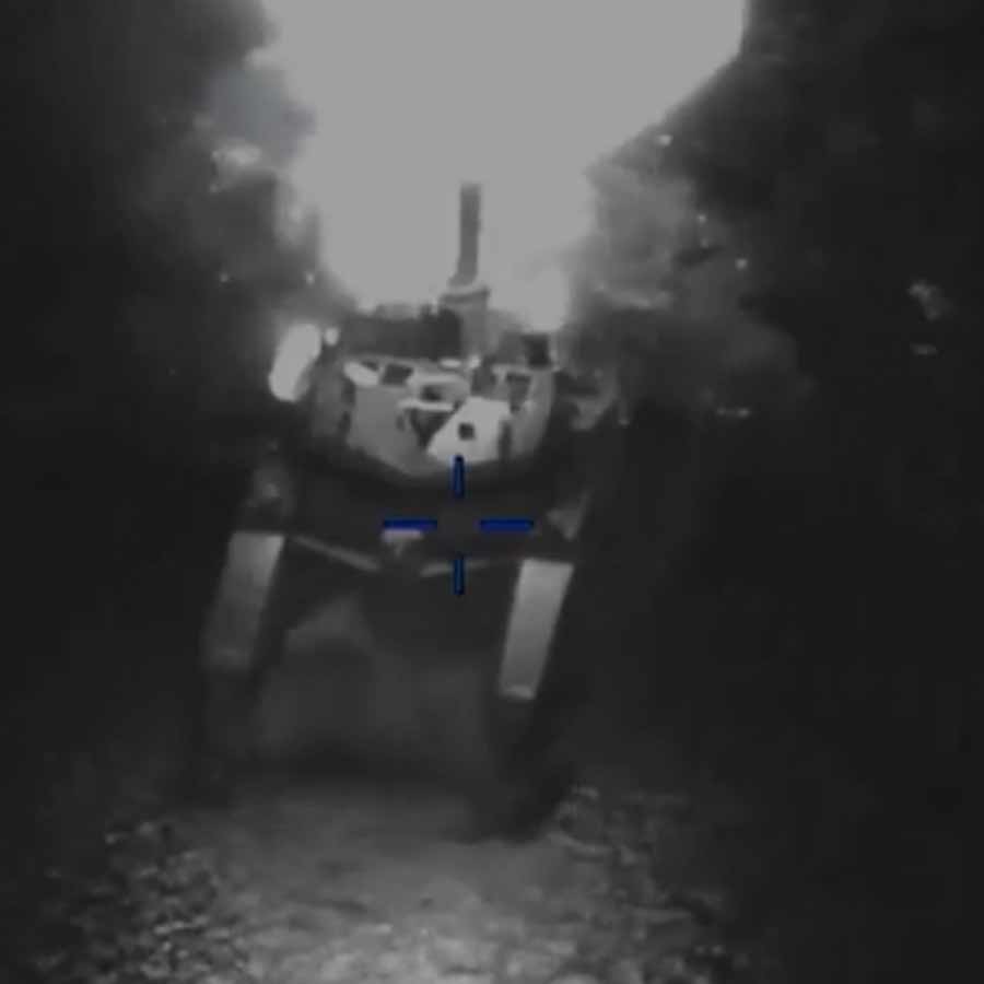 বিস্ফোরকবোঝাই নৌকা ধ্বংসের দাবি আমেরিকার। সেই ভিডিয়ো ফুটেজ প্রকাশ। ছবি: সংগৃহীত।