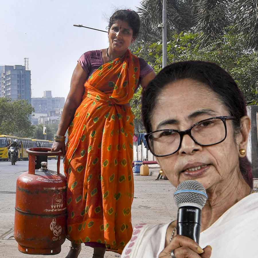 রান্নার গ্যাসের সঙ্কট নিয়ে উদ্বিগ্ন মুখ্যমন্ত্রী মমতা বন্দ্যোপাধ্যায়।