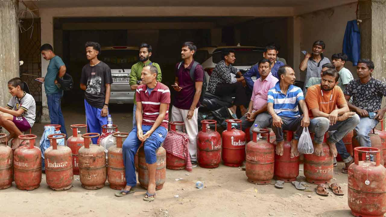 রান্নার গ্যাসের সিলিন্ডার।