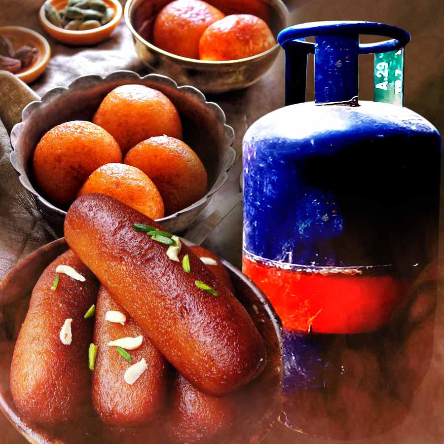 রসগোল্লা হয়তো পাবেন, তবে পান্তুয়া-ল্যাংচা পাবেন কি না, সেই নিয়ে শহরের মিষ্টি দোকানের মালিকেরা এখনই খোনও আশ্বাস দিতে পারছেন না।