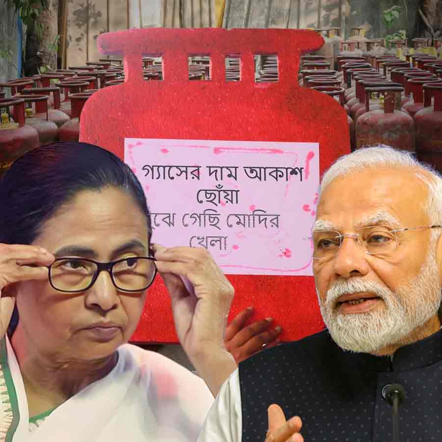 Mamata Banerjee hits out at central govt amid concerns over LPG gas ahead of assembly polls