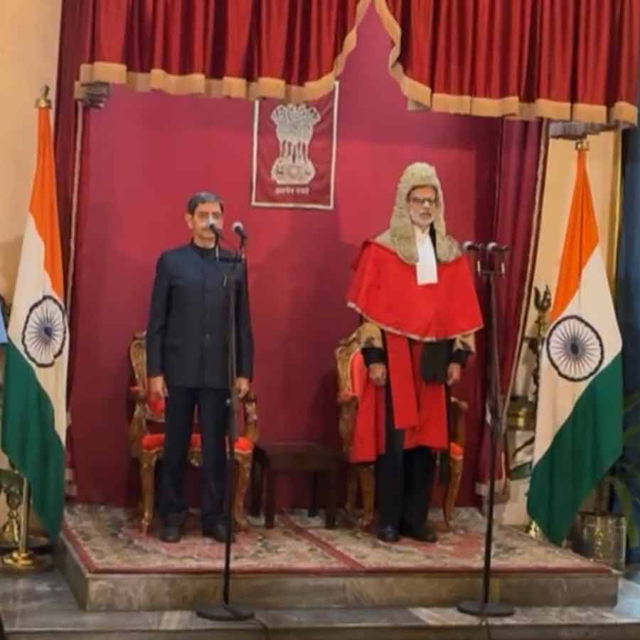 Newly appointed West Bengal governor RN Ravi takes oath in Lok Bhaban of Kolkata dgtl