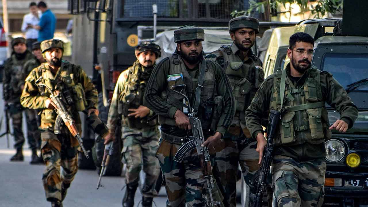 জম্মু ও কাশ্মীরে নিরাপত্তাবাহিনীর অভিযান।