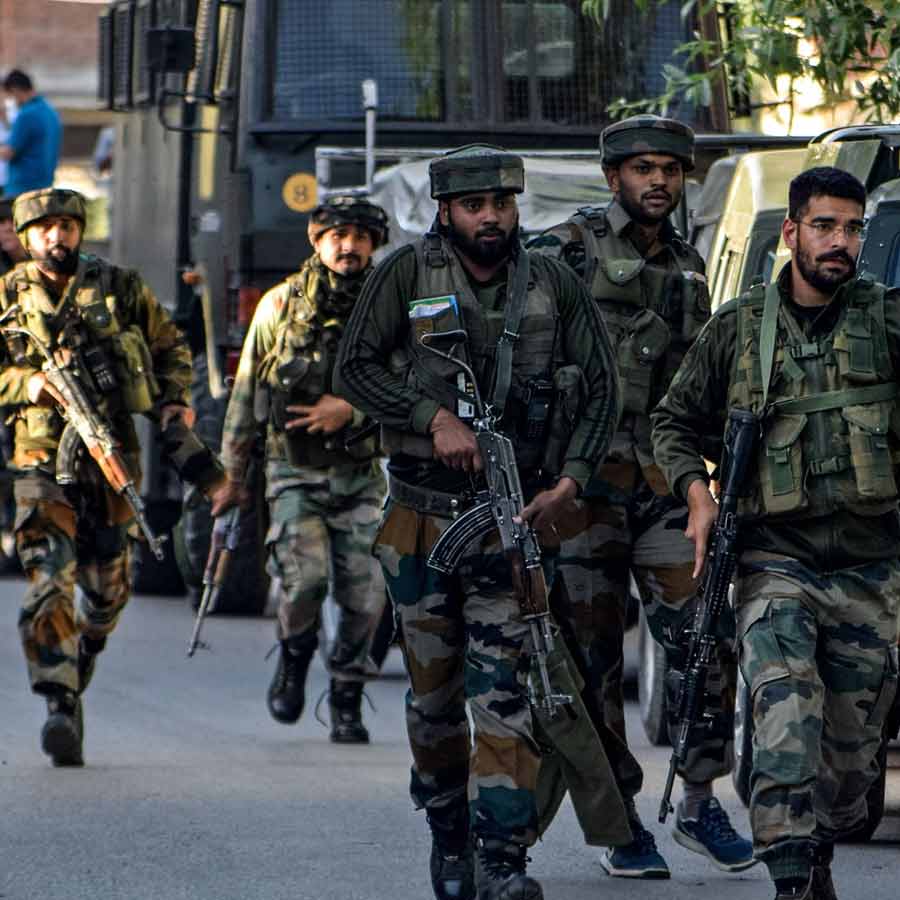 জম্মু ও কাশ্মীরে নিরাপত্তাবাহিনীর অভিযান।