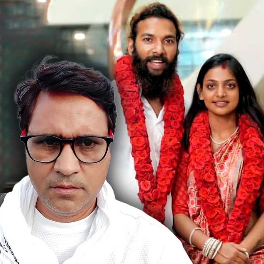 Mahakumbh Viral Girl Monalisha Bonshle marries Farman khan Her Director Sanoj Mishra share his disappointment dgtl