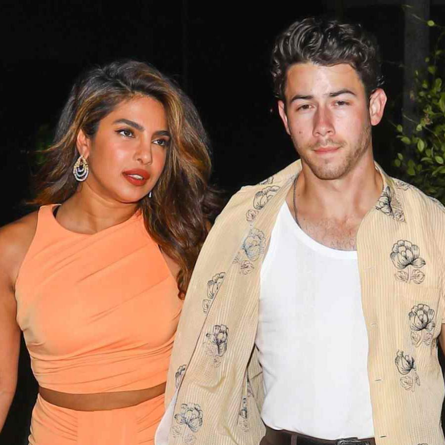 (বাঁ দিকে) প্রিয়ঙ্কা চোপড়া, (ডান  দিকে) নিক জোনাস।