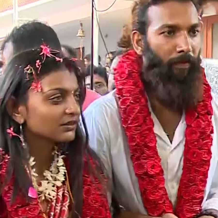Mahakumbh Girl Monalisa Opens Up Why She Marry Farman khan