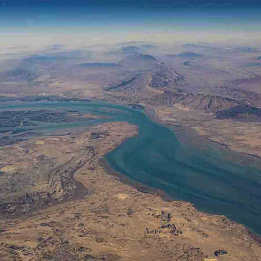 হরমুজ় প্রণালী।