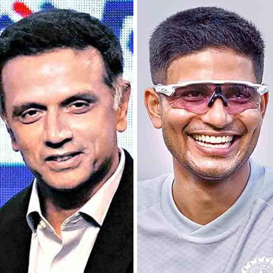 (বাঁ দিকে) রাহুল দ্রাবিড় এবং শুভমন গিল (ডান দিকে)।