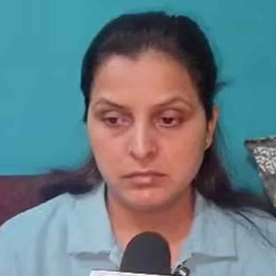 শিখা গৌতম। উত্তরপ্রদেশের এই তরুণীই দাবি করেন, তিনি ইউপিএসসি-তে পাশ করেছেন। ছবি: সংগৃহীত।