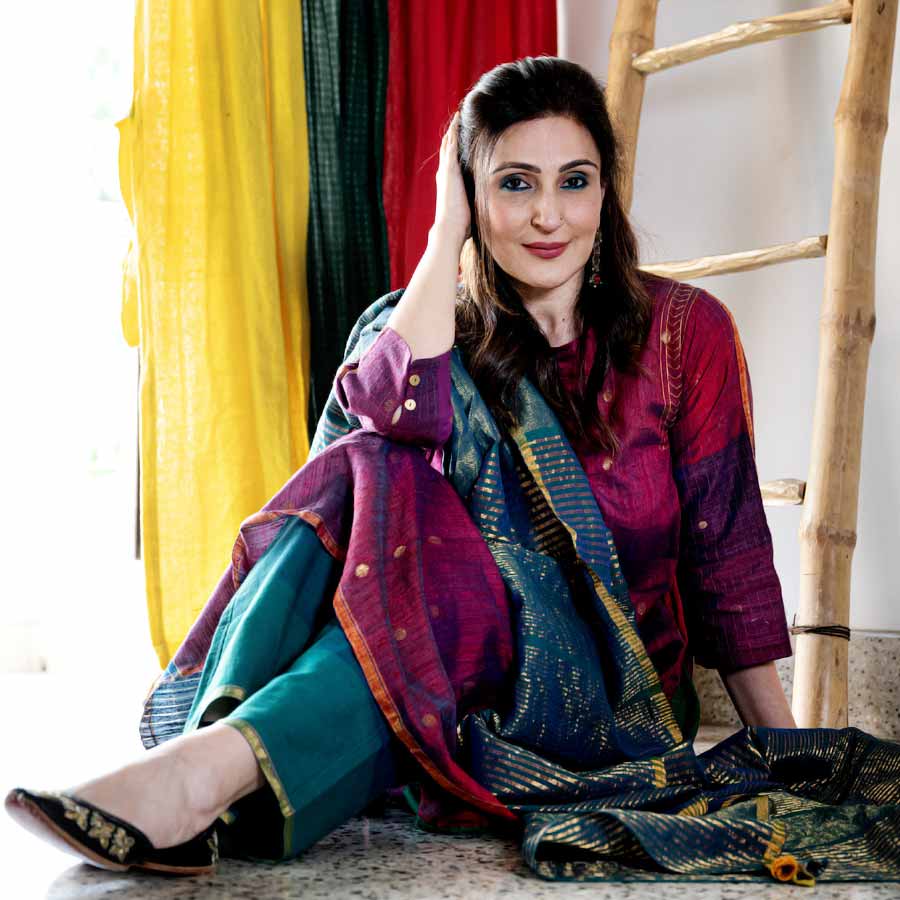 এই মায়াবী পোশাক পরানোর জন্য মুম্বই থেকে ডেকে নিয়েছিলাম জুহি বব্বরকে।