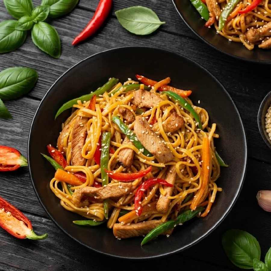 লাউয়ের নুডল্‌স চেখে দেখবেন নাকি?