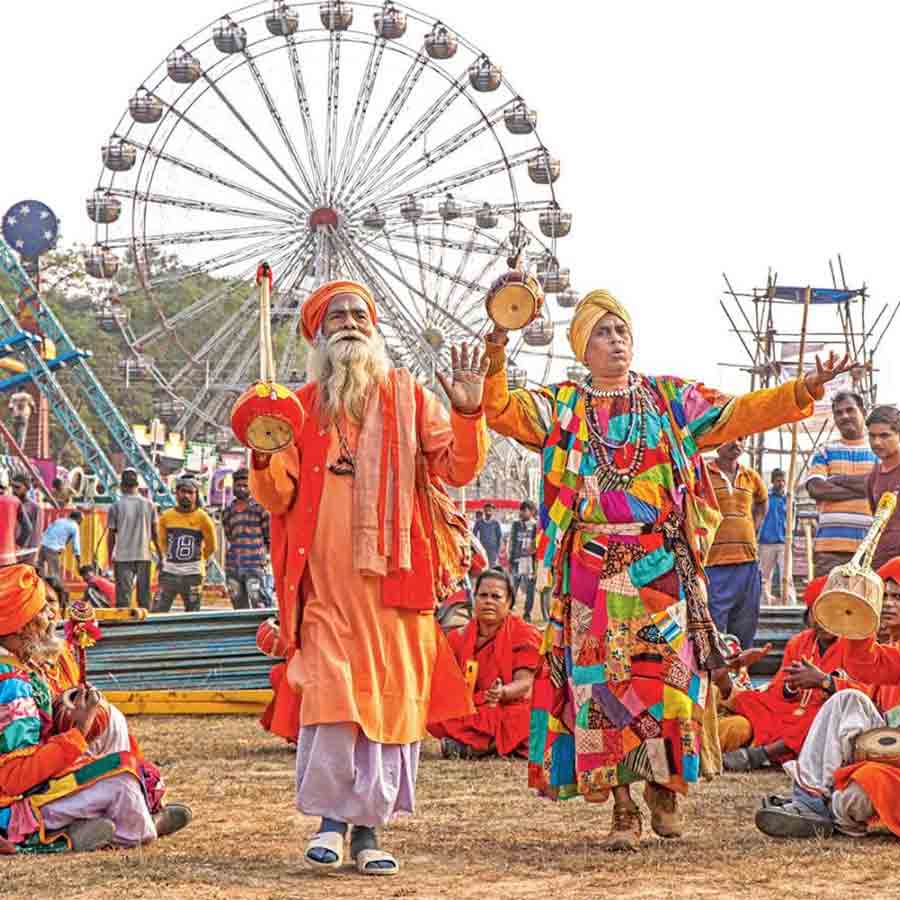 বাঁকুড়ার কেঞ্জাকুড়ার মুড়ির মেলার ছবি: অভিজিৎ সিংহ