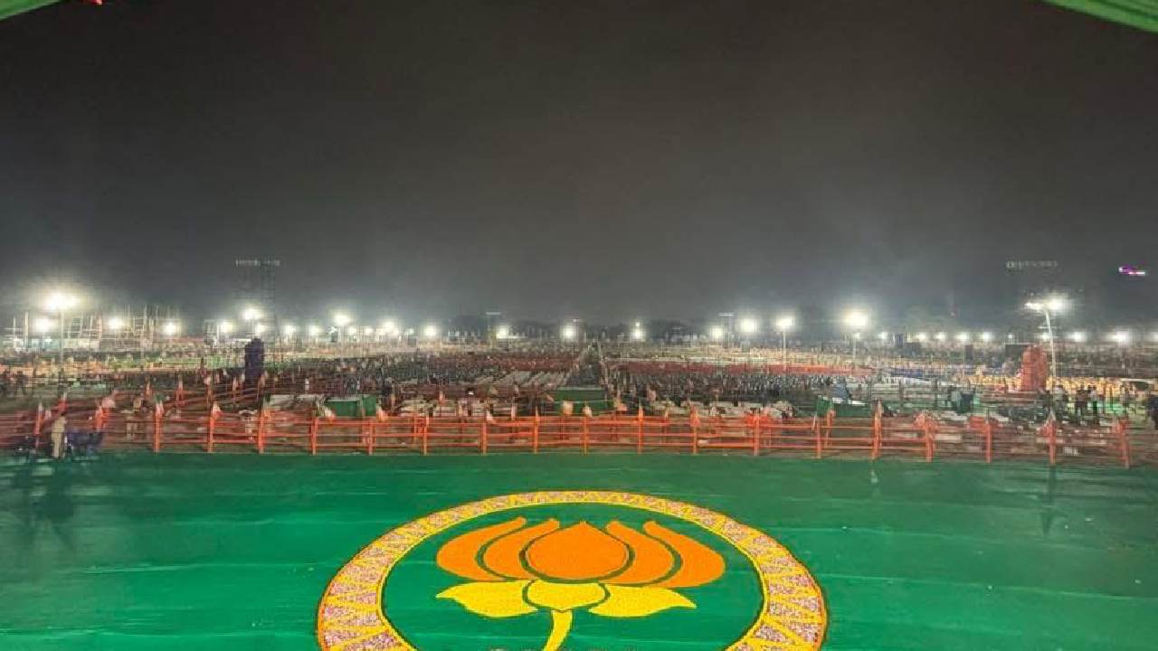 প্রধানমন্ত্রীর সভার জন্য মঞ্চ প্রস্তুত! শুক্রবার রাতের ব্রিগেড।