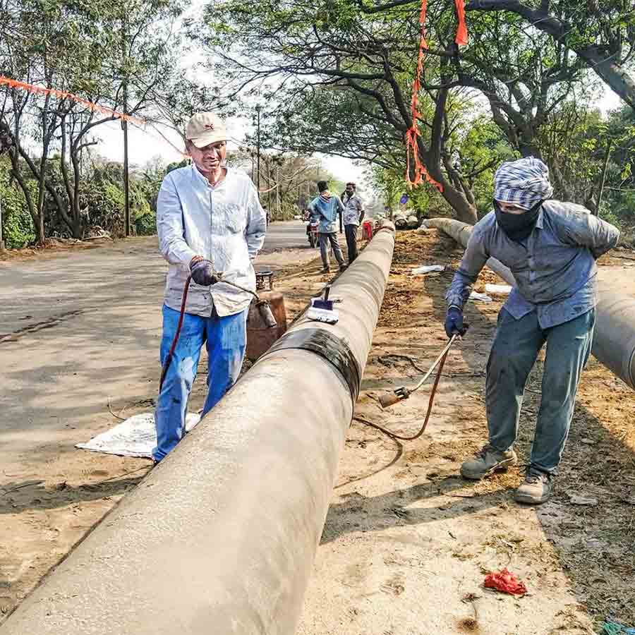 চলছে প্রকল্পের কাজ। নিজস্ব চিত্র