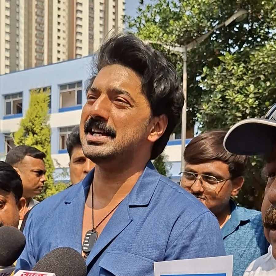 টেকনিশিয়ান স্টুডিয়োয় দেব।