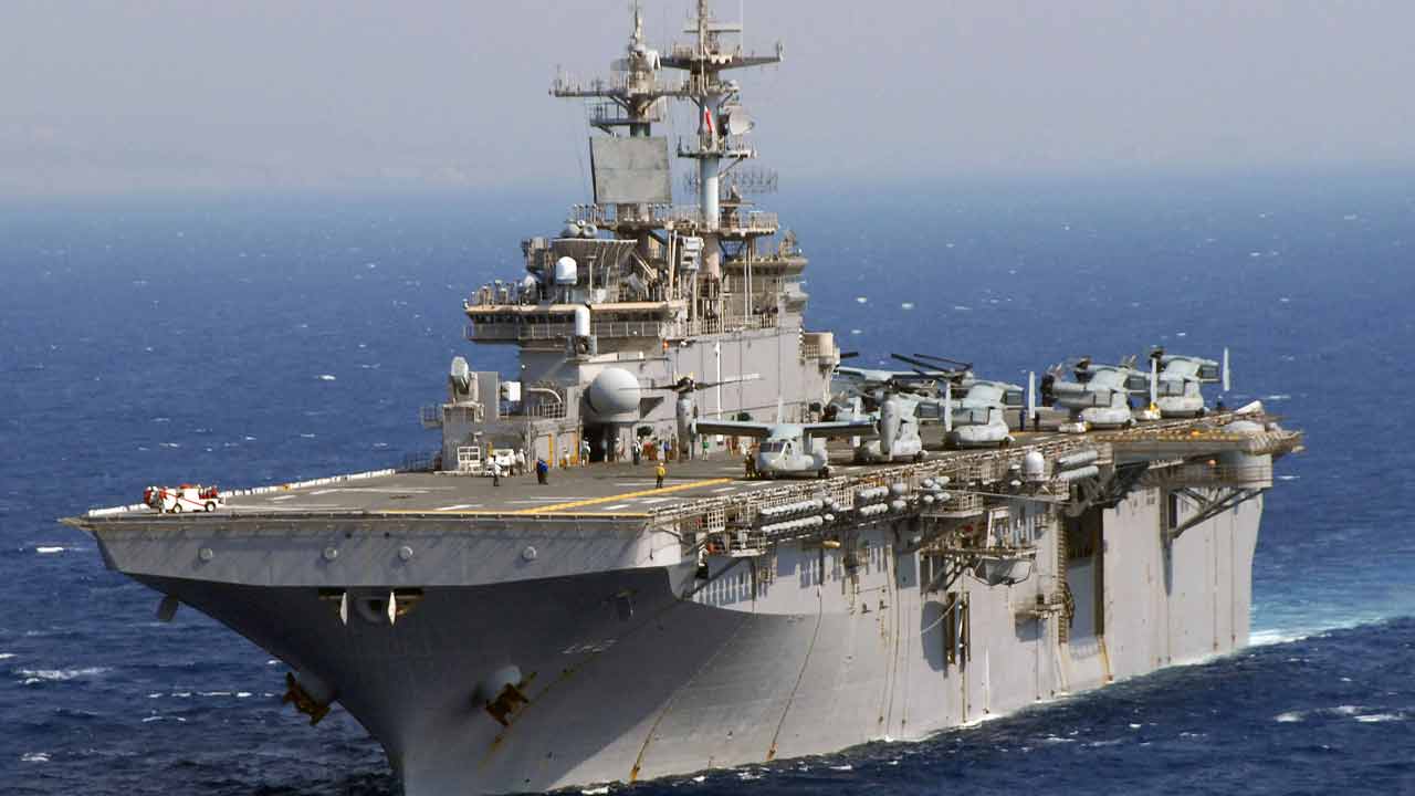 পশ্চিম এশিয়ায় রওনা দিয়েছে মার্কিন রণতরী ইউএসএস ত্রিপোলি। ছবি: রয়টার্স।