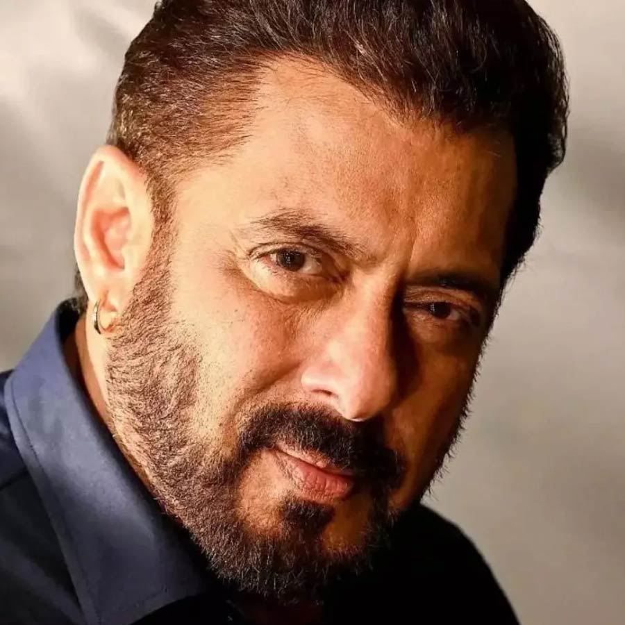 জনসমক্ষে কেন কাঁদতে শুরু করেন সলমন?