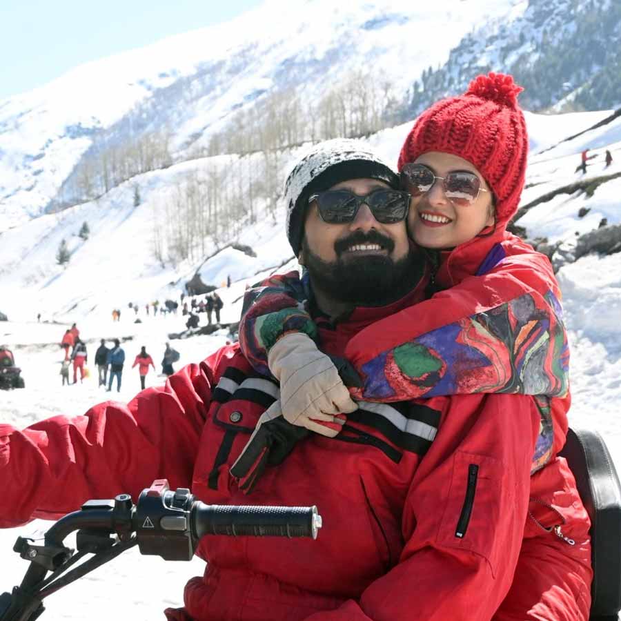 হিমাচলে মধুচন্দ্রিমার অভিজ্ঞতা ভাগ করে নিলেন রুবেল।