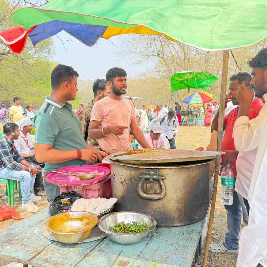 ব্রিগেডে খাবারের দোকান।