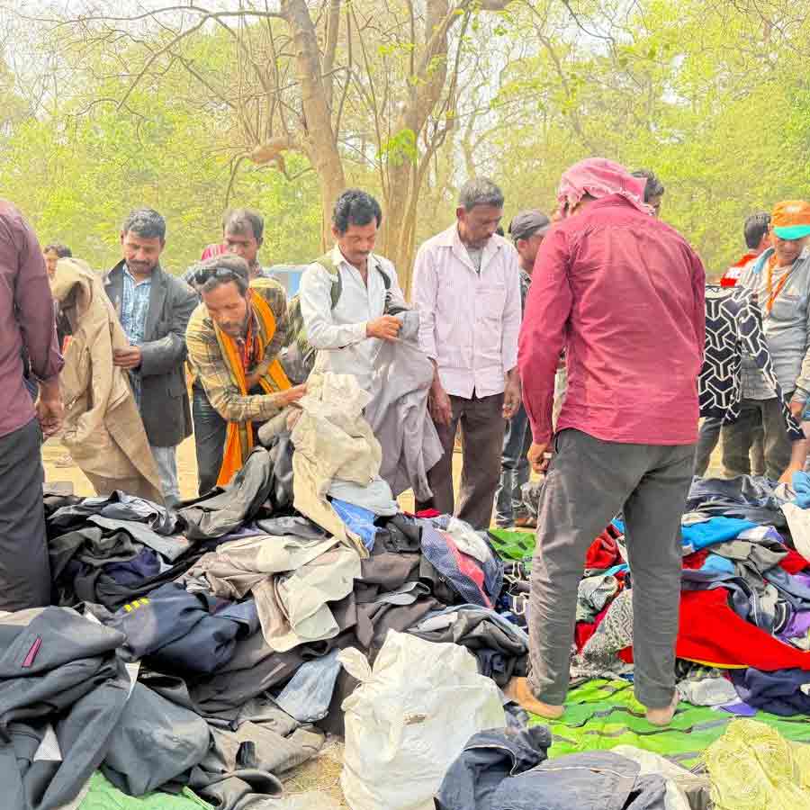 একশো টাকায় ট্রাউজ়ার্স।