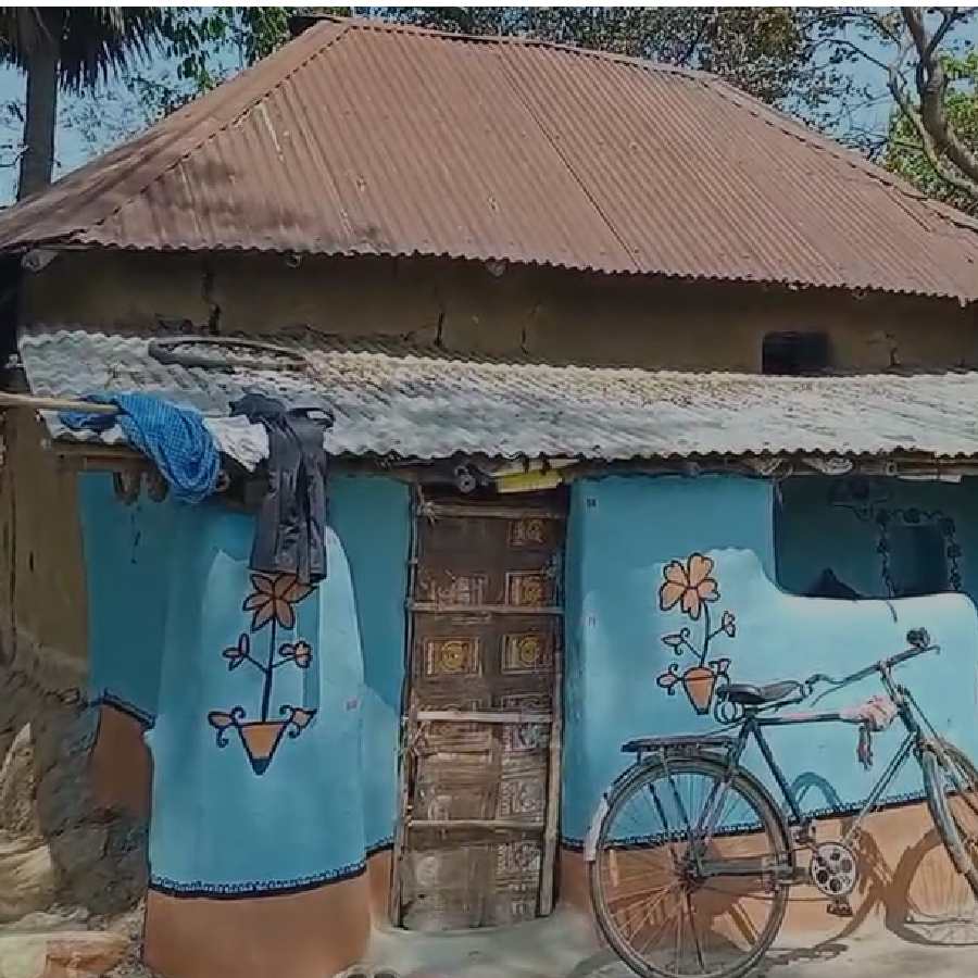 বাড়িতে ঢুকে মহিলাকে পিটিয়ে খুন করা হয় বলে অভিযোগ।