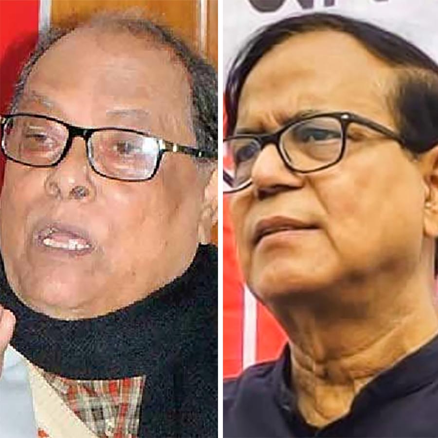 (বাঁ দিকে) রাজ্যের প্রাক্তন মন্ত্রী তথা প্রবীণ সিপিএম নেতা অশোক ভট্টাচার্য এবং সিপিএমের রাজ্য সম্পাদক মহম্মদ সেলিম (ডান দিকে)।