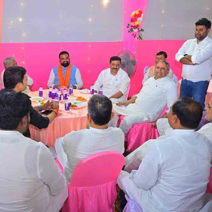 ইফতারের আসরে আলোচনায় বিজেপি, জেডিইউ-সহ এনডিএ নেতারা। পটনায়।