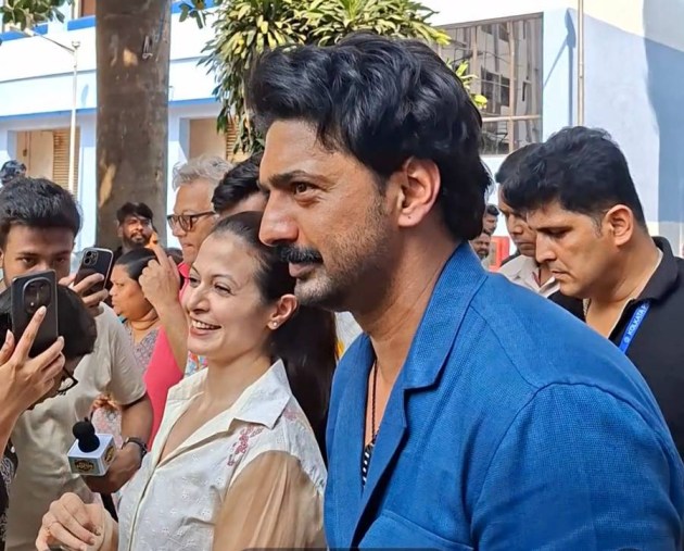 টোকনিশিয়ানদের সঙ্গে জুটিতে কোয়েল-দেব।