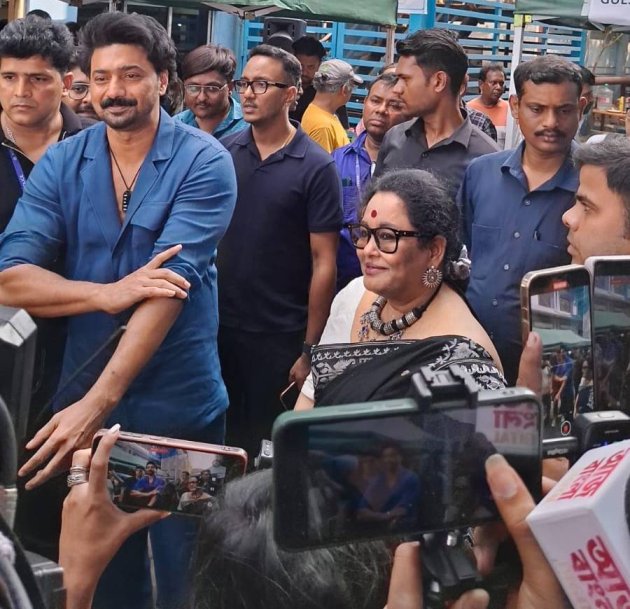 দেব আর লীনা গঙ্গোপাধ্যায়।