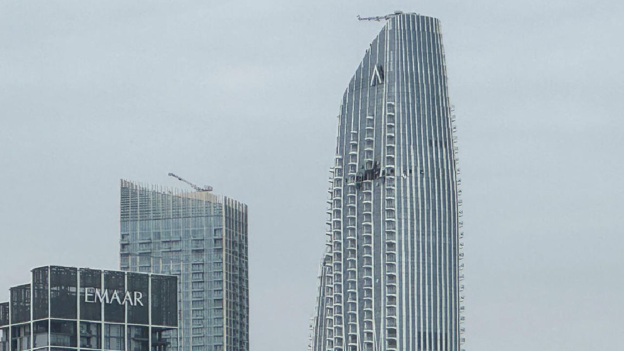 দুবাইতে ড্রোন হামলায় ক্ষতিগ্রস্ত বহুতল।