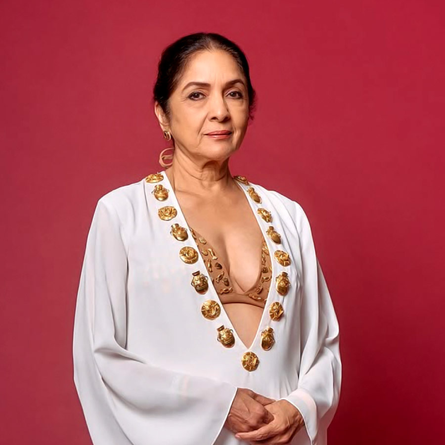 সত্যিই একসময় নীনা অপ্রত্যাশিত ভাবে অন্তঃসত্ত্বা হয়ে পড়েছিলেন!