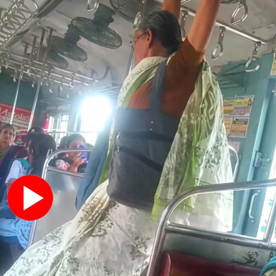 Video of elderly woman finding joy in swinging from train handles in Mumbai local goes viral dgtl