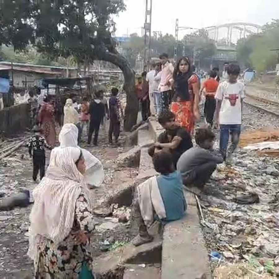 Stone Pelting on Special Train