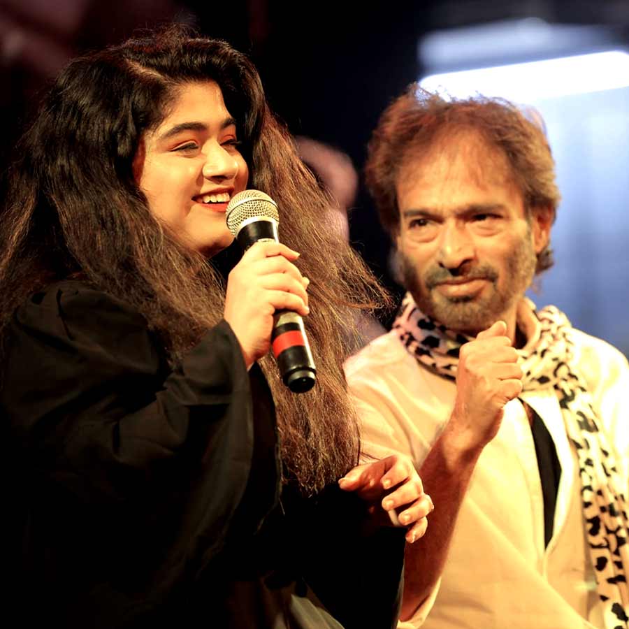 বাবার সঙ্গে এক মঞ্চে গান গাইতে ভয় পান ধানসিড়ি?