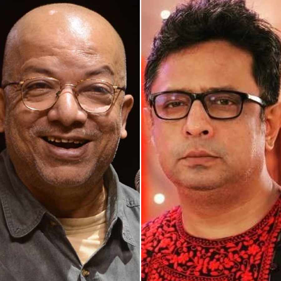 (বাঁ দিকে) কবীর সুমন এবং রূপঙ্কর বাগচী (ডান দিকে)।