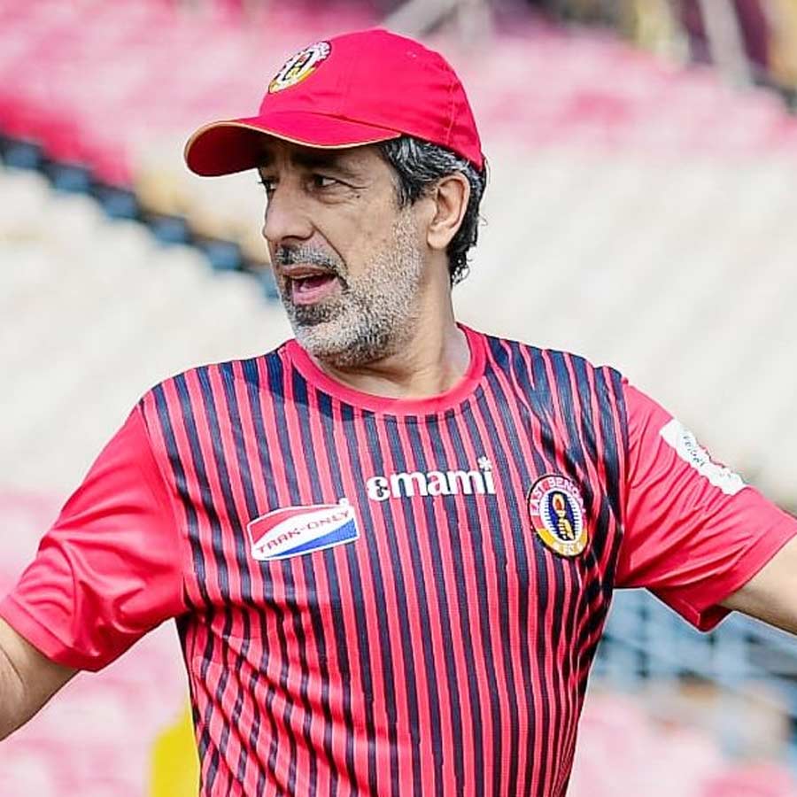 A section of the East Bengal fans demanded the removal of coach Oscar Bruzon after a disappointing performance against Kerala Blasters FC in ISL