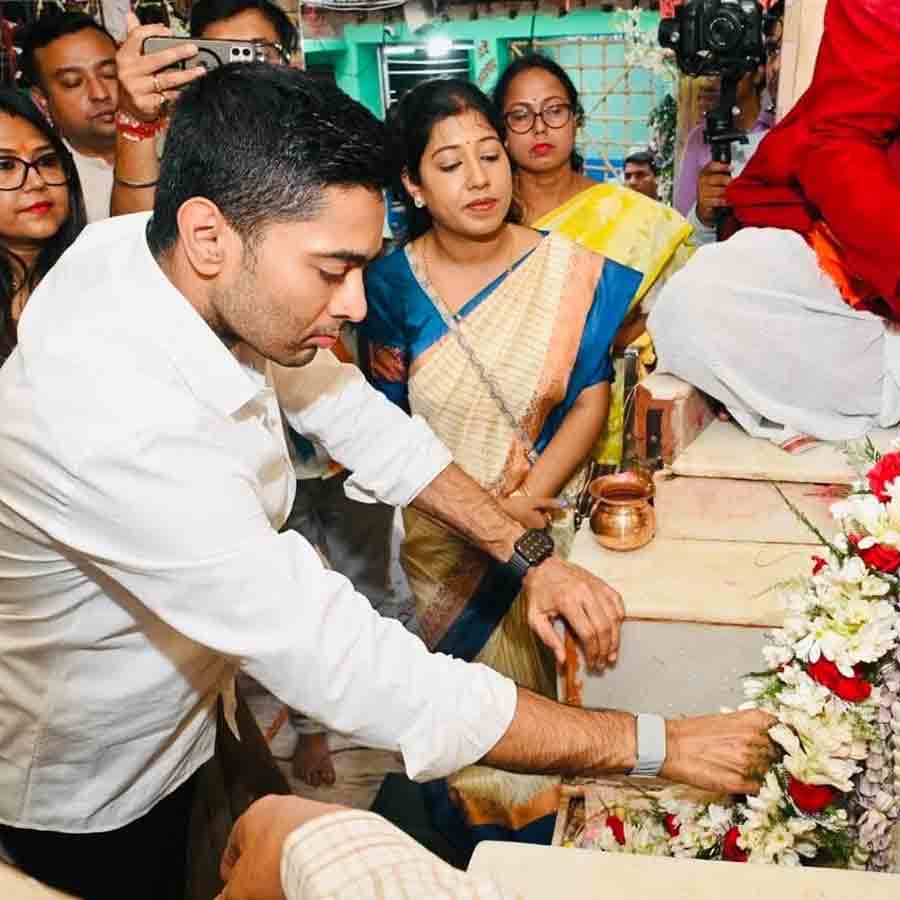 Abhishek Banerjee offers puja for Ma-Mati-Manush
