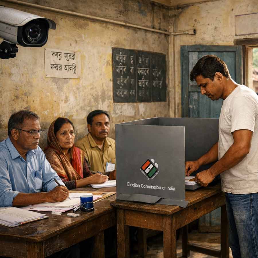 নির্বাচনের সময়ে ভোটগ্রহণকেন্দ্র।