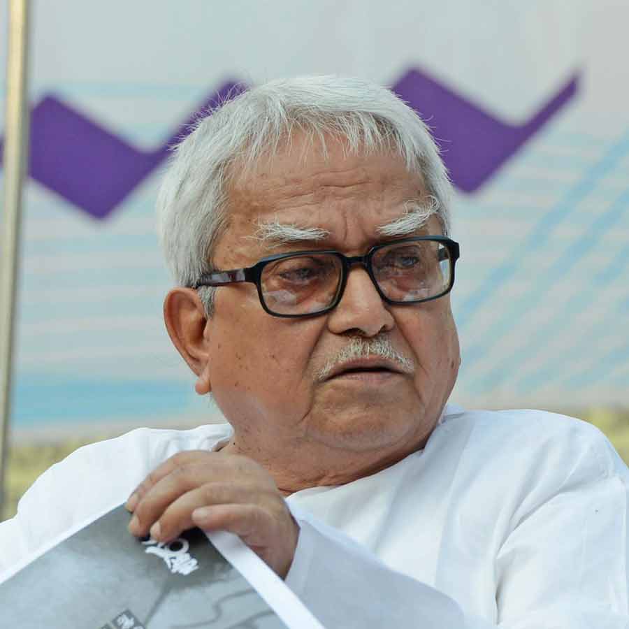 বামফ্রন্ট চেয়ারম্যান বিমান বসু।