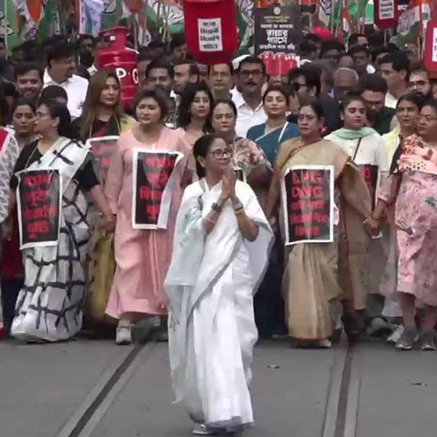 মিছিলে মমতা।