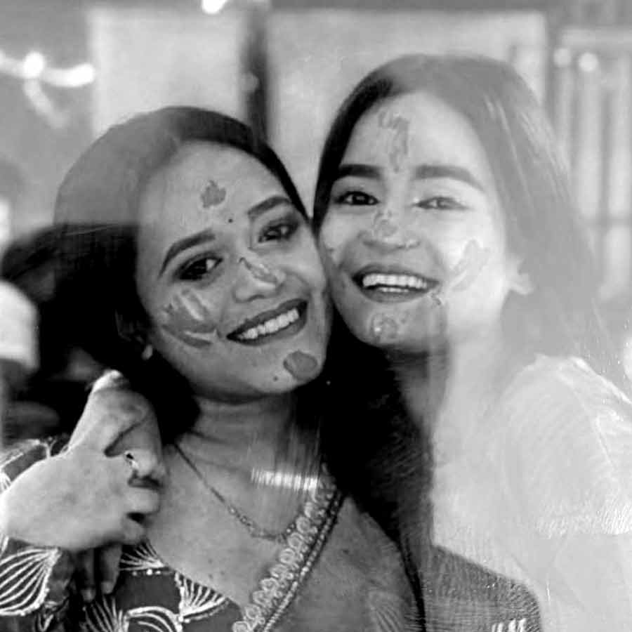 যোগিতা রানা এবং জ্যোতি বিশ্বাস।