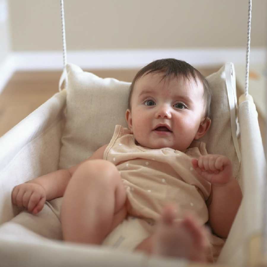 খুদে প্রয়োজনের তুলনায় কম ঘুমোচ্ছে না তো?