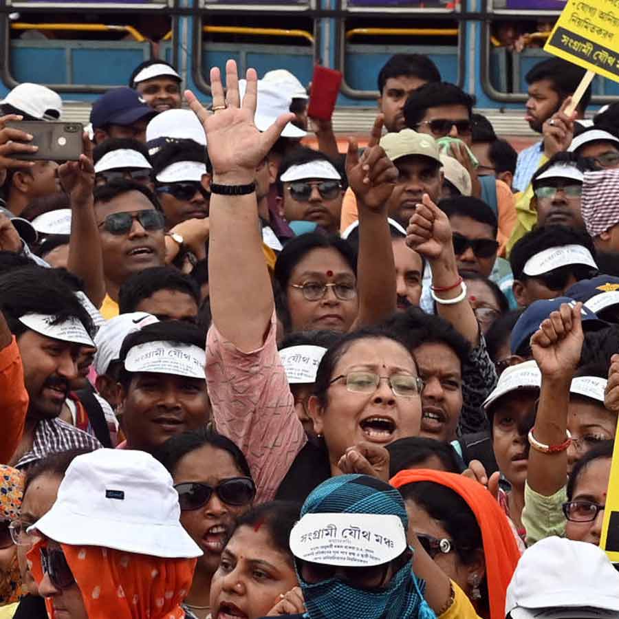 After CM Mamata Banerjee's announcement, the Finance Department issued a notification to settle the outstanding DA on the orders of the Supreme Court dgtl